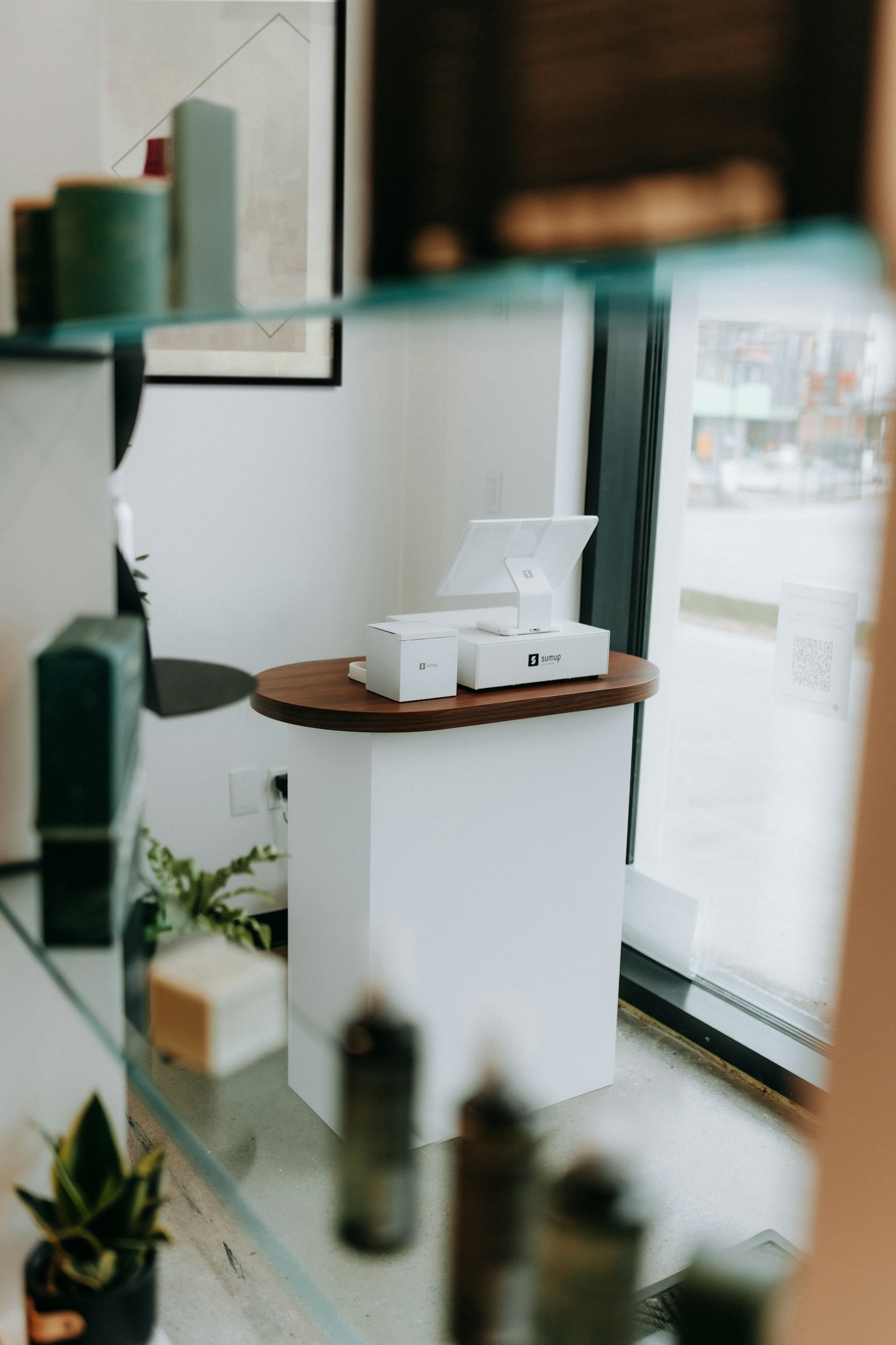 Traditional vs Digital Advertising: Which One Works Best for Retail in 2025?